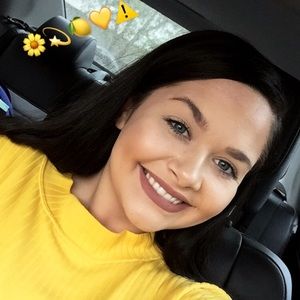 Meet your Posher, Danyelle